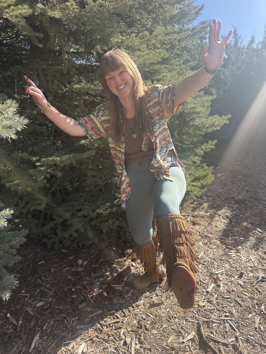 Kristirae outdoors, arms open