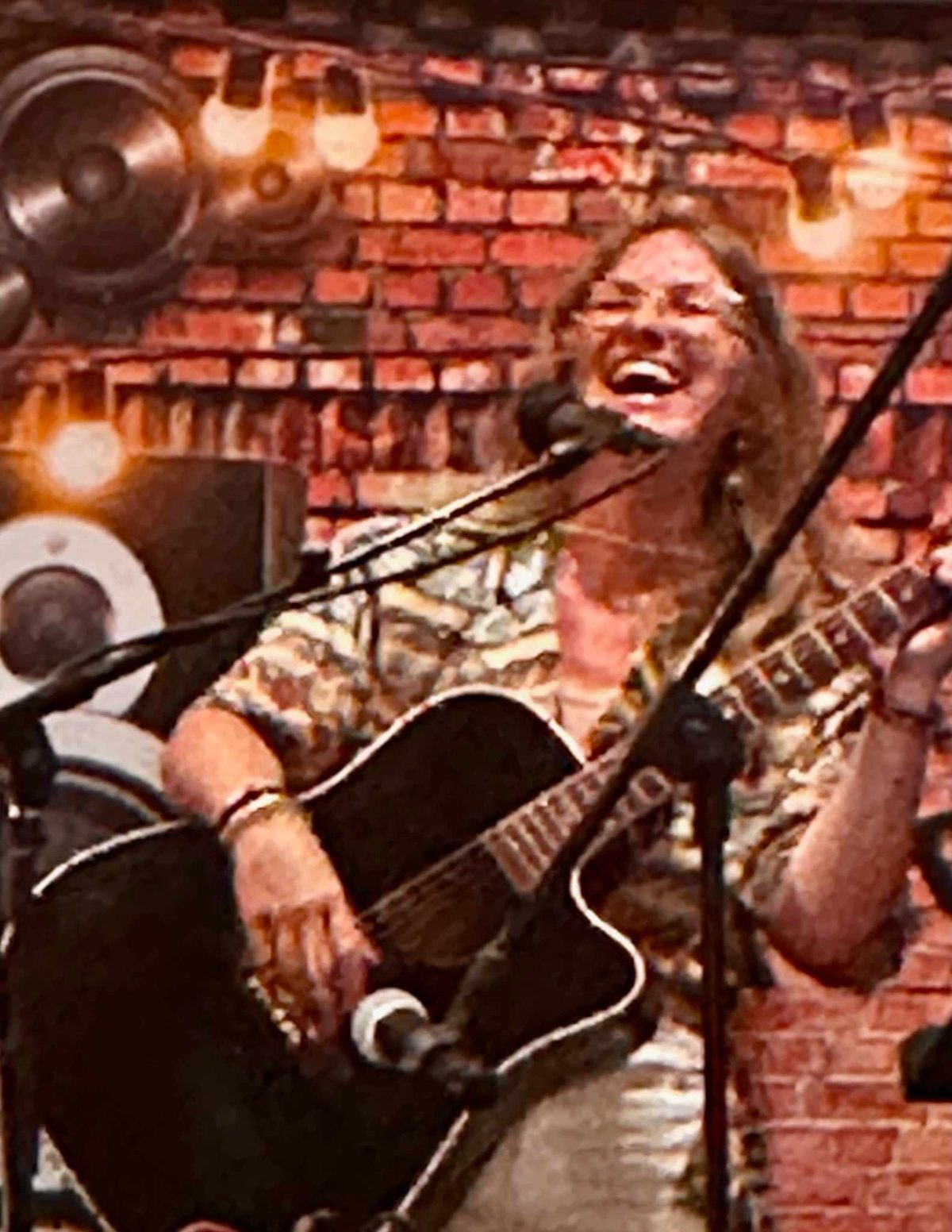Kristirae performing live